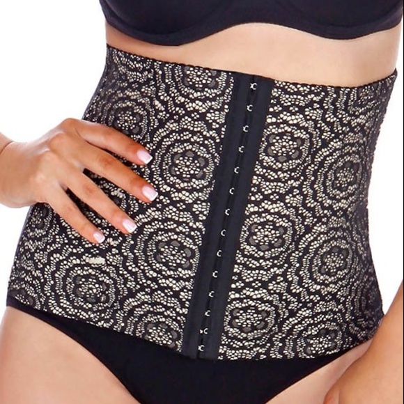 Larry Levine Other - NEW Signature Lace Shaper Belt